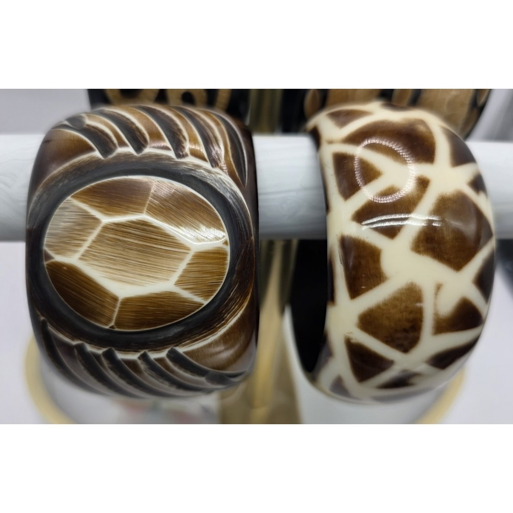 Antika Collection 4 Safari Themed Bangles Bracelets Carved Browns Boho Chunk New - Picture 3 of 8